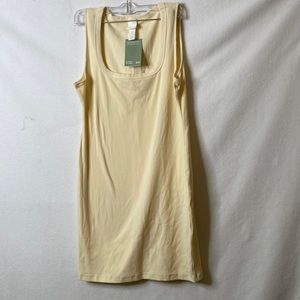 H&M t-shirt sleeveless pullover yellow dress.